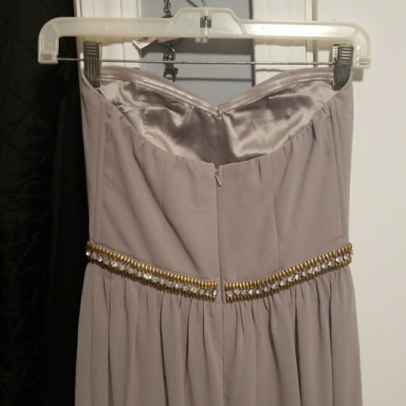 gown - Picture 4 of 5